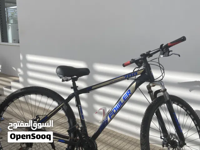 دراجة جبلية قوية ونظيفة.