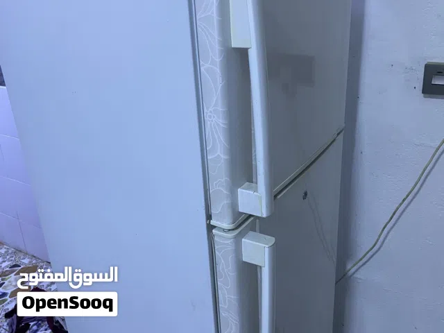 ثلاجه دنكه حجم كبير فجئه وكفت ابيع ماطور عاطل نضافه 90 ٪ماتشتغل 25الف