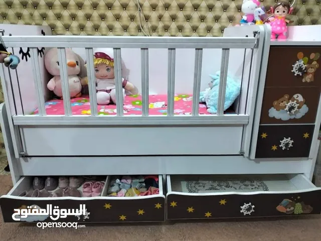 سرير اطفال نضيف جدا