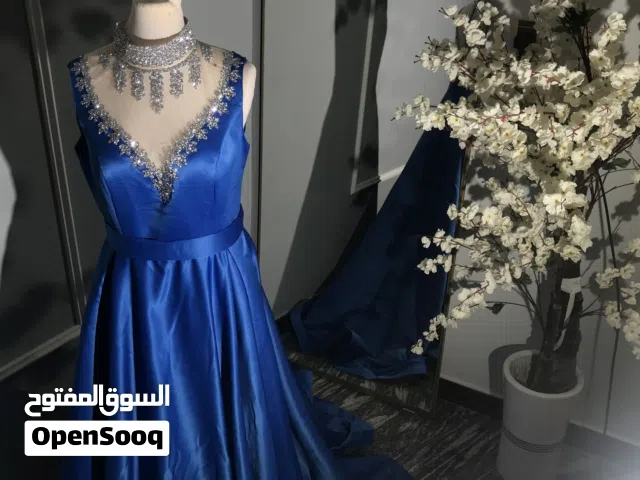 فستان سهرة للبيع مستعمل نضيف جداً