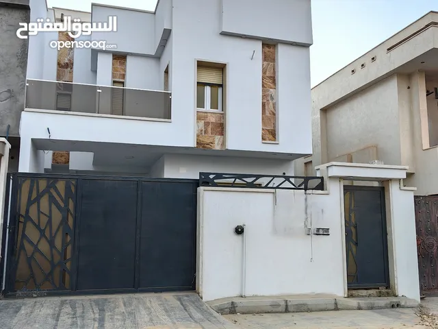 325 m2 3 Bedrooms Villa for Sale in Tripoli Al-Serraj