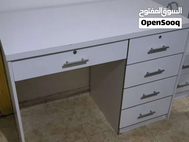 مكتب شبه جديد بس ب30 + 2 ماوس باد مجاني