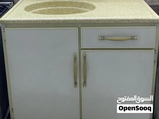 كاونتر المنيوم مع سنك مرمر نظيف جدا