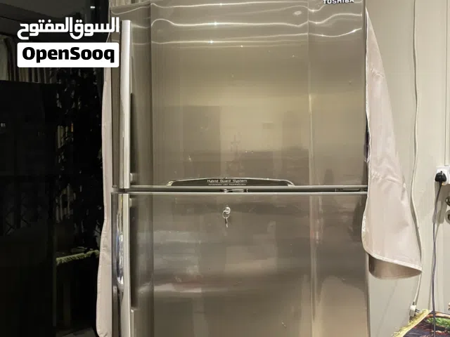 ثلاجه مع فريزر ممتازه مافيها شي للتواصل على الخاص او على الرقم.