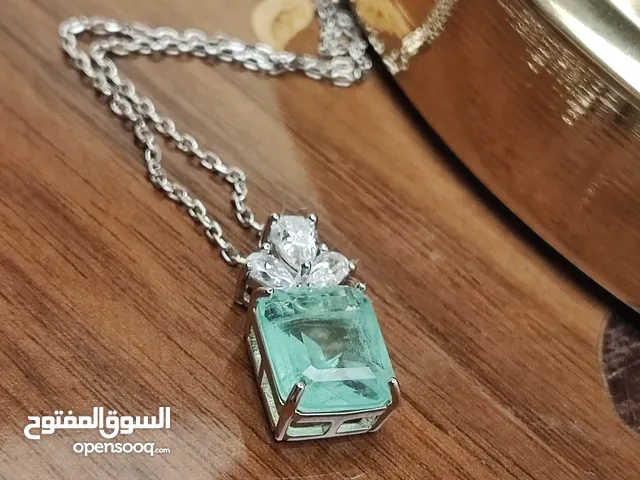 قلادة فضية