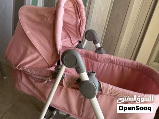 تخت بيبي صغير بحاله ممتازه