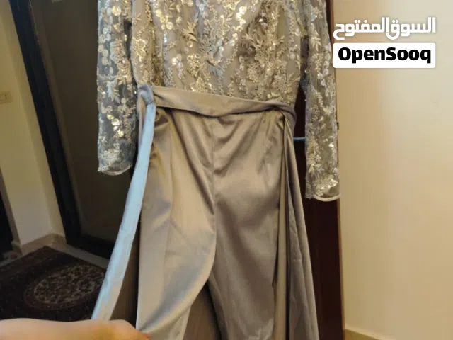 ملابس نسائية
