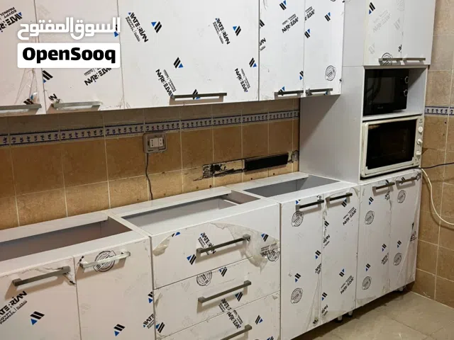 مطبخ 2.5 متر + دولاب خشب اتش بي ال بسعر جيد جدا