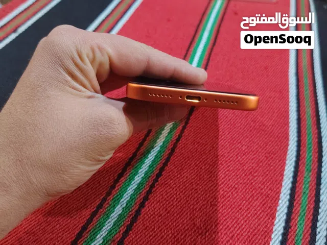 آيفون 17 برو ماكس برتقالي مستعمل بحالة ممتازة بسعة 256 جيجابايت مع الكرتونة والشاحن