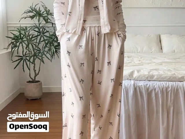 طقم بيجاما دازي الفاخر 3 قطع - كاميسول وبنطلون وتوب كم طويل بطبعة الباو الكيوت (ملابس نوم نسائية أني