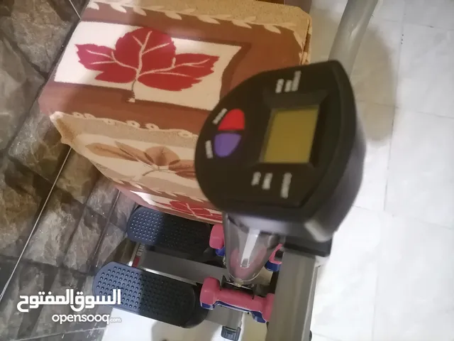 جهاز رياضة للمشي استعمال خفيف جداً وبحالة الجديد ويوجد معه ادوات رفع أثقال كما هو موضح في الصورة