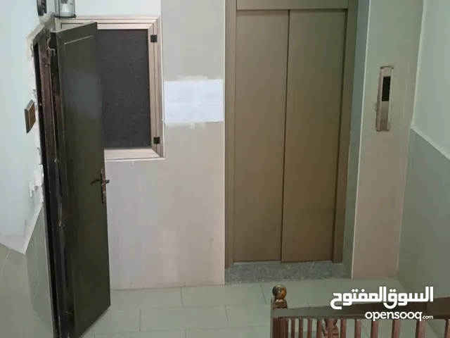 شقه مفروشه للايجار الشهري 2150 تشمل المياه وخدمات الدرج