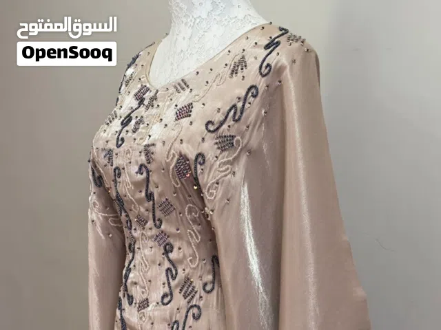 لبسه روعه جدا مع شيلتها