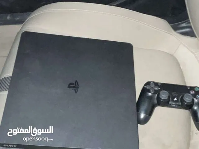 بلاستيشن 4 مع يده جهاز سليم نظيف للتواصل رسالة فقط