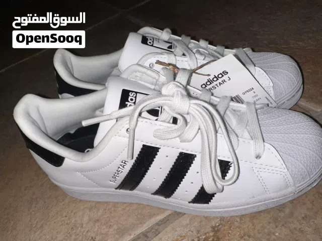 Adidas original brand  shoes  all عدد 18 حذاء أديداس اصلي اوريجينال وكالة . Per