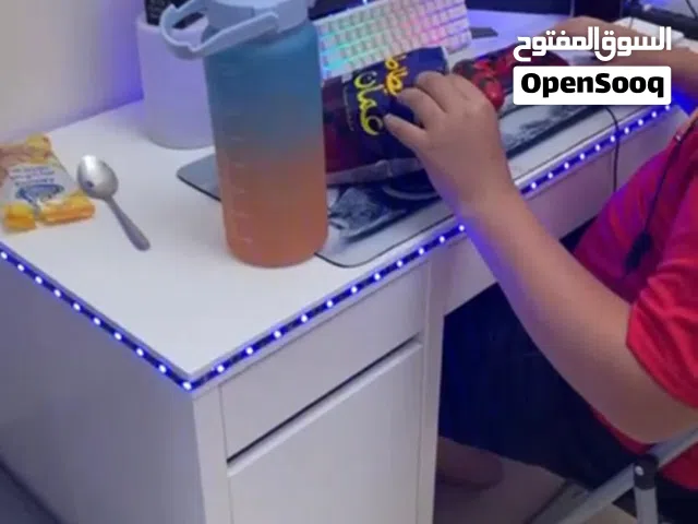 مكتب كبير من ايكيا