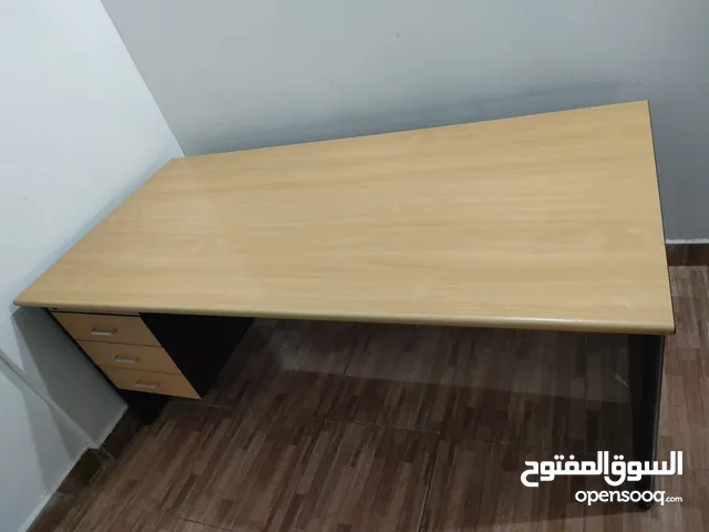 desk 180*90 cm in good condition 7 KD only