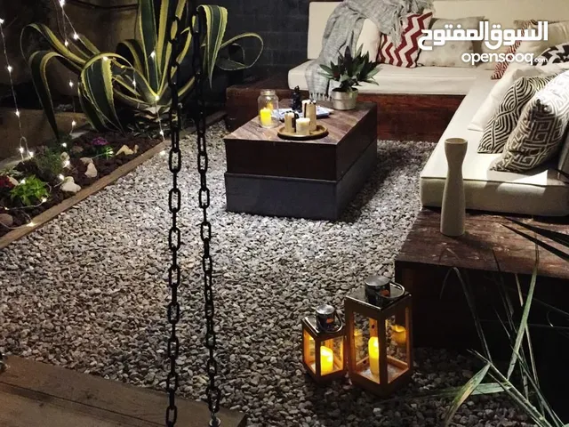 شقة مميزة مع تراسات خارجية إماميه وخلفيه و باربكيو خلفي و مخزن