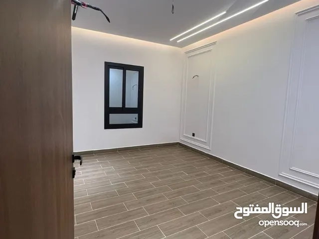 267 m2 More than 6 bedrooms Villa for Rent in Al Madinah Ad Difa