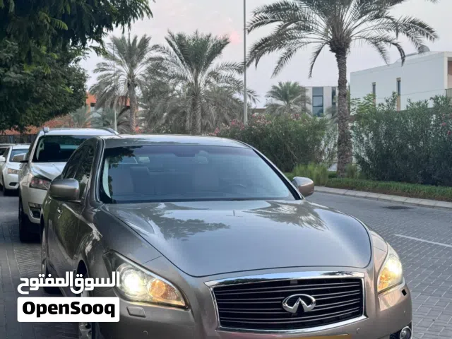 2015 إنفينيتي Q70 Luxe