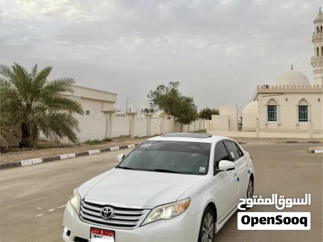 2011 تويوتا افالون Limited