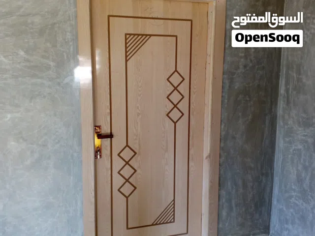 نجار متنقل معلم لتركيب وصيانة كافة الأعمال الخشبية أبواب ، غرف نوم ،حلوق