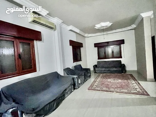 300 m2 More than 6 bedrooms Villa for Rent in Tripoli Al-Bivio