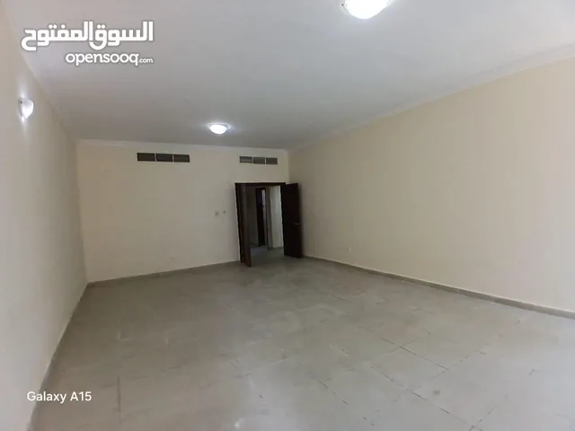 غرفتين وصاله مع غرفه خادمه 2 بلكونه مطبخ 2 حمام المساحه 1813 قدم الشقه خاليه