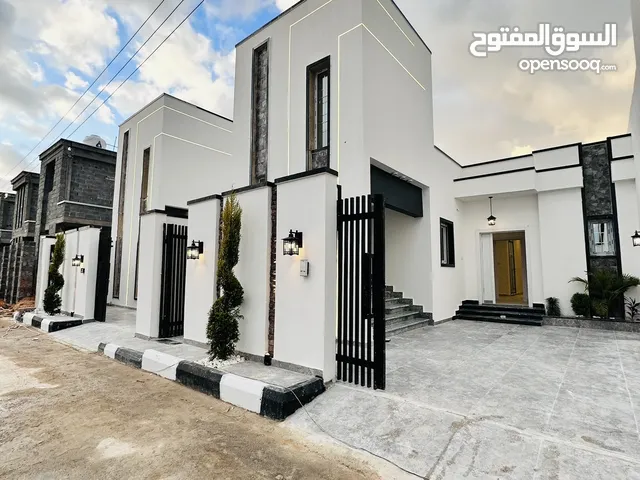 175m2 3 Bedrooms Townhouse for Sale in Tripoli Ain Zara