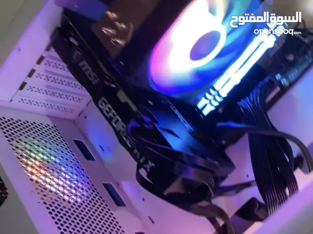 كمبيوتر جيمنمج بحالة متازة لونه ابيض