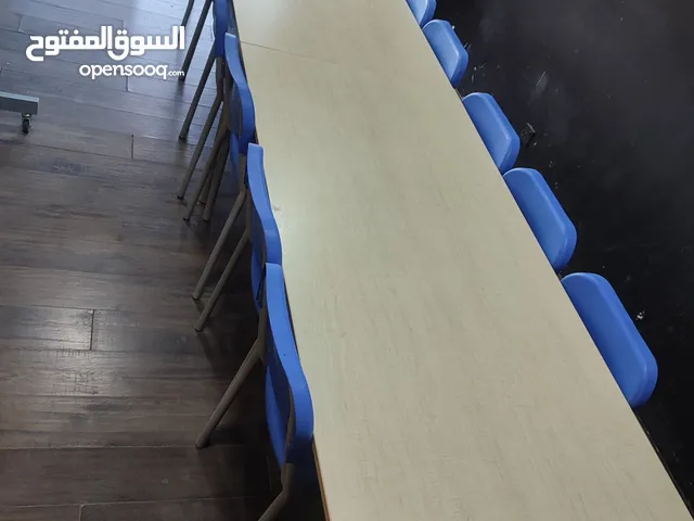 طاولات و كراسي
