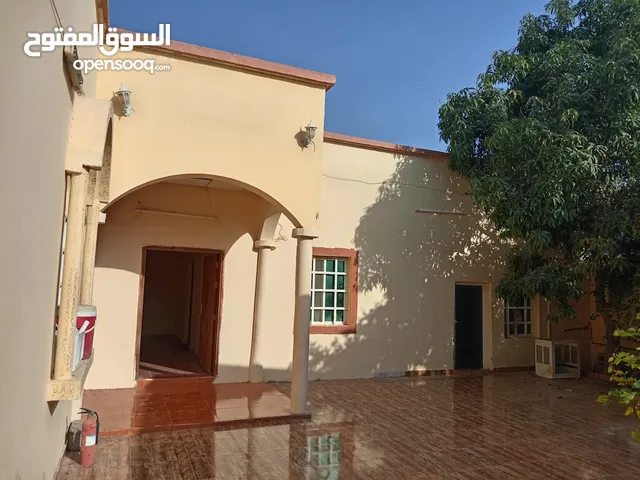 250 m2 4 Bedrooms Townhouse for Rent in Al Batinah Suwaiq