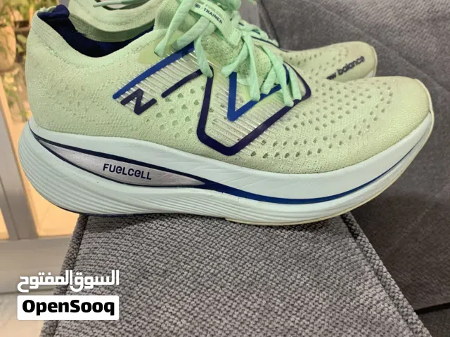 نيو بلانس اصلي للجري والمشي مقاس 41 ونص يلبس 42 نظيف