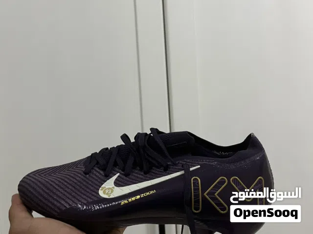 جوتي مبابي لكرة القدم ( براغي ) مقاس 43