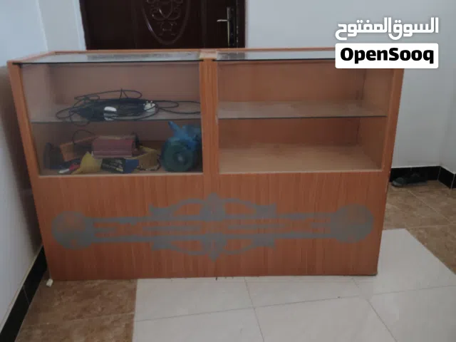 عرطة طاولة عرض للمحلات نظيفه كرت