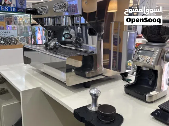 كوفي شوب مجهز بالكامل المعدات و موصل بالكهرباء