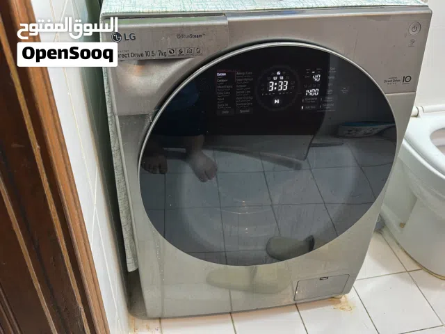 غسالة LGعشرة كيلو للبيع بسبب السفر