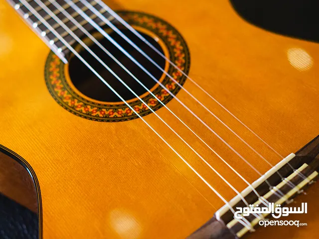 كيتار ياماها c70 باب اول مع اوتار اسبانيه و جميع ملحقات