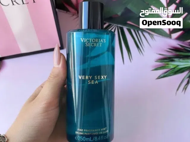 بدي سبلاش فكتوريا سيكريت سي – Victoria's Secret Very Sexy Sea – أنوثة البحر بنفحات زهرية ساحرة