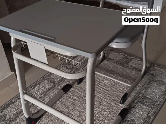 طاولات وكراسي للمذاكرة