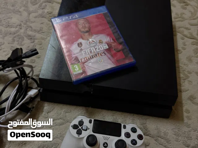 بلاستيشن 4 نظيفة جدا مع جهاز اصلي و شريط فيفا