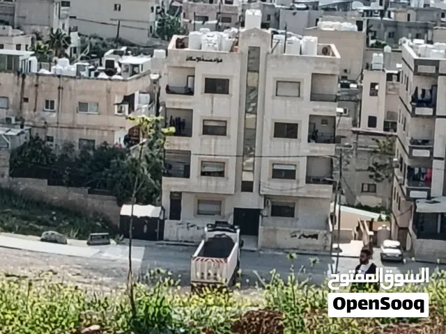 شقة بتقسيم مثالي تصلح للعائلات قرب جميع الخدمات من مدارس ومراكز تسوق ومواصلات عامة