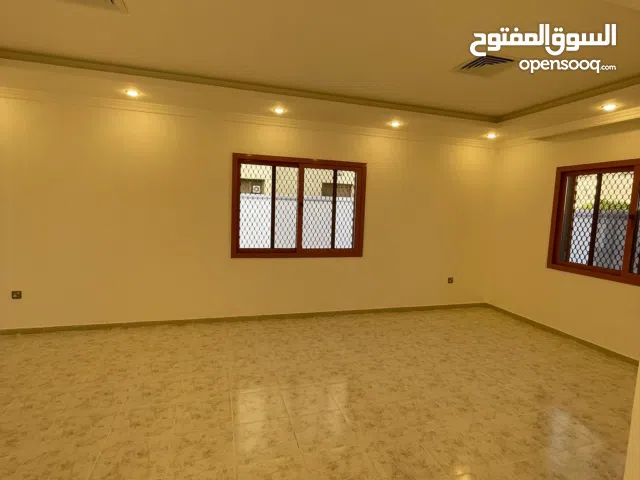 400 m2 More than 6 bedrooms Townhouse for Rent in Kuwait City Jaber Al Ahmed