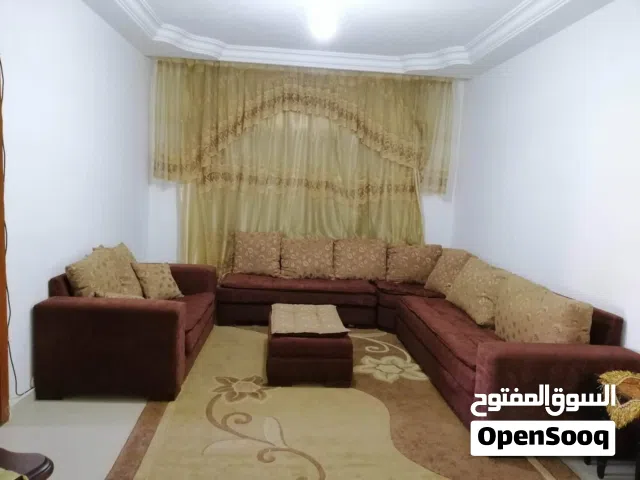 طقم كنب زاوية كبير مع طاولة وسطية