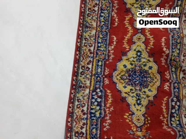 فرشه شتائي مستخدم وحده 4× 3 والثانية 5 × 4 مستخدمه و2 بساط صغار