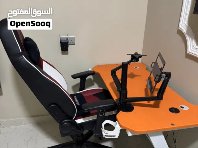 طاولة ببجي مع كرسي بجميع ملحقاتها