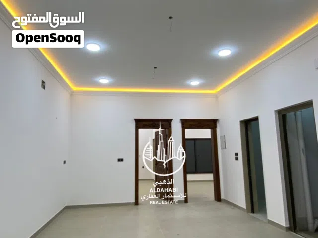 مشتمل للايجار في حي الزهراء على شارع عريض تجاري يصلح للشركات