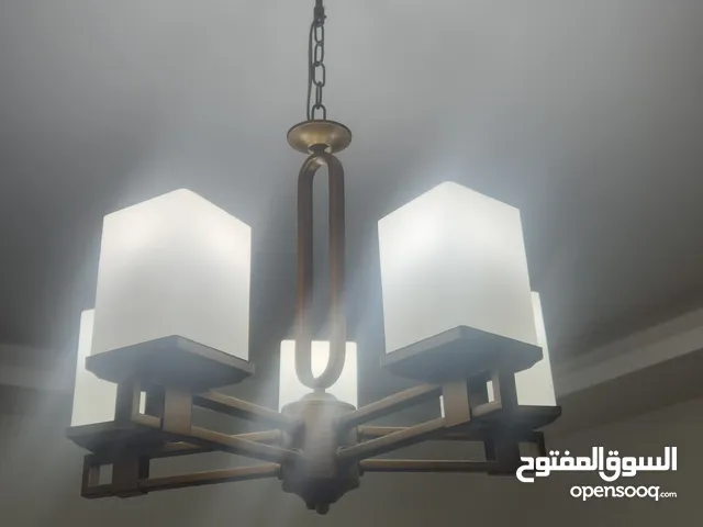 ثريات بحالة ممتازة للبيع ، الاستلام من خلدا