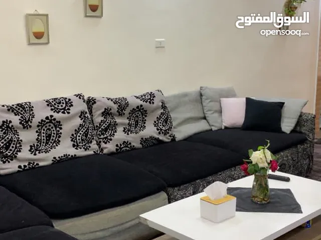 طقم كنب فخم تفصيل رائع بحاله الوكاله