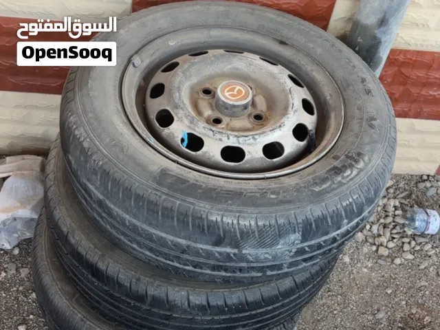 للبيع 4 تواير مع الرنجات مازدا 323